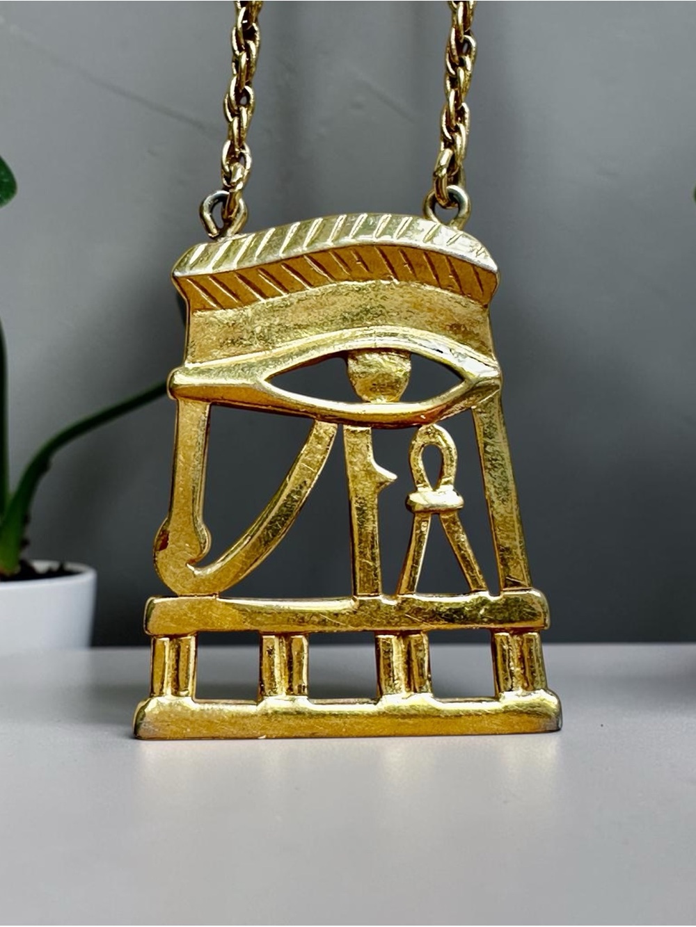 Vintage Trifari Egyptian Revival Eye of Horus Pendant Necklace 16”